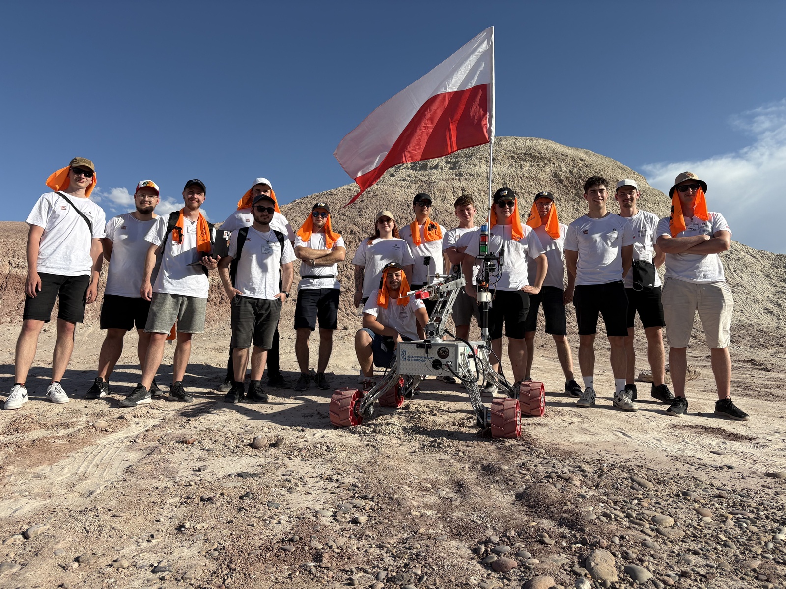Zespół Legendary Rover z łazikiem w Utah